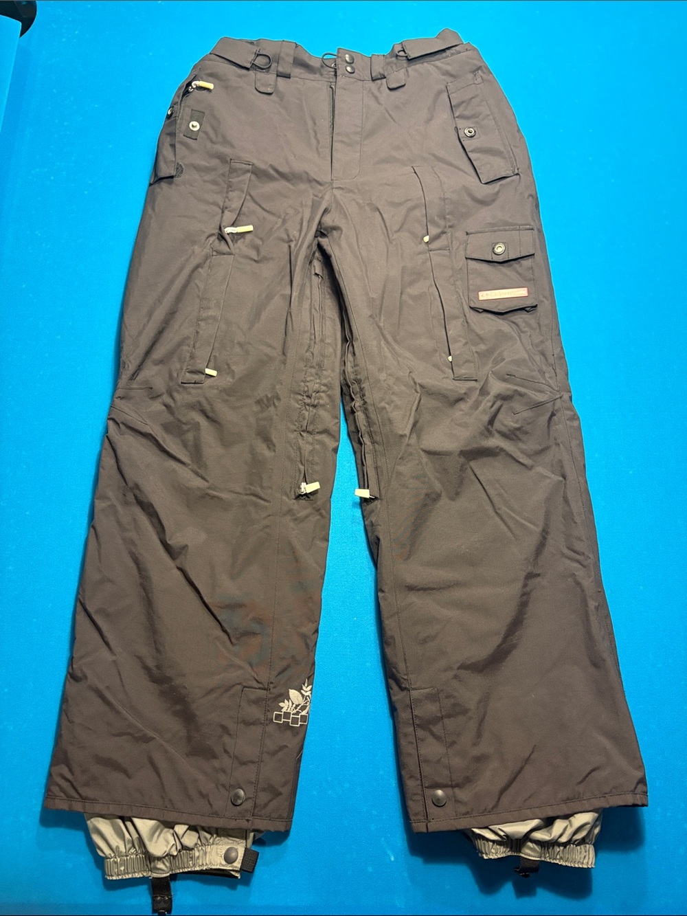 Men’s Black Four Square 6K snowboarding ski pants size S (fit like 31 x 31)